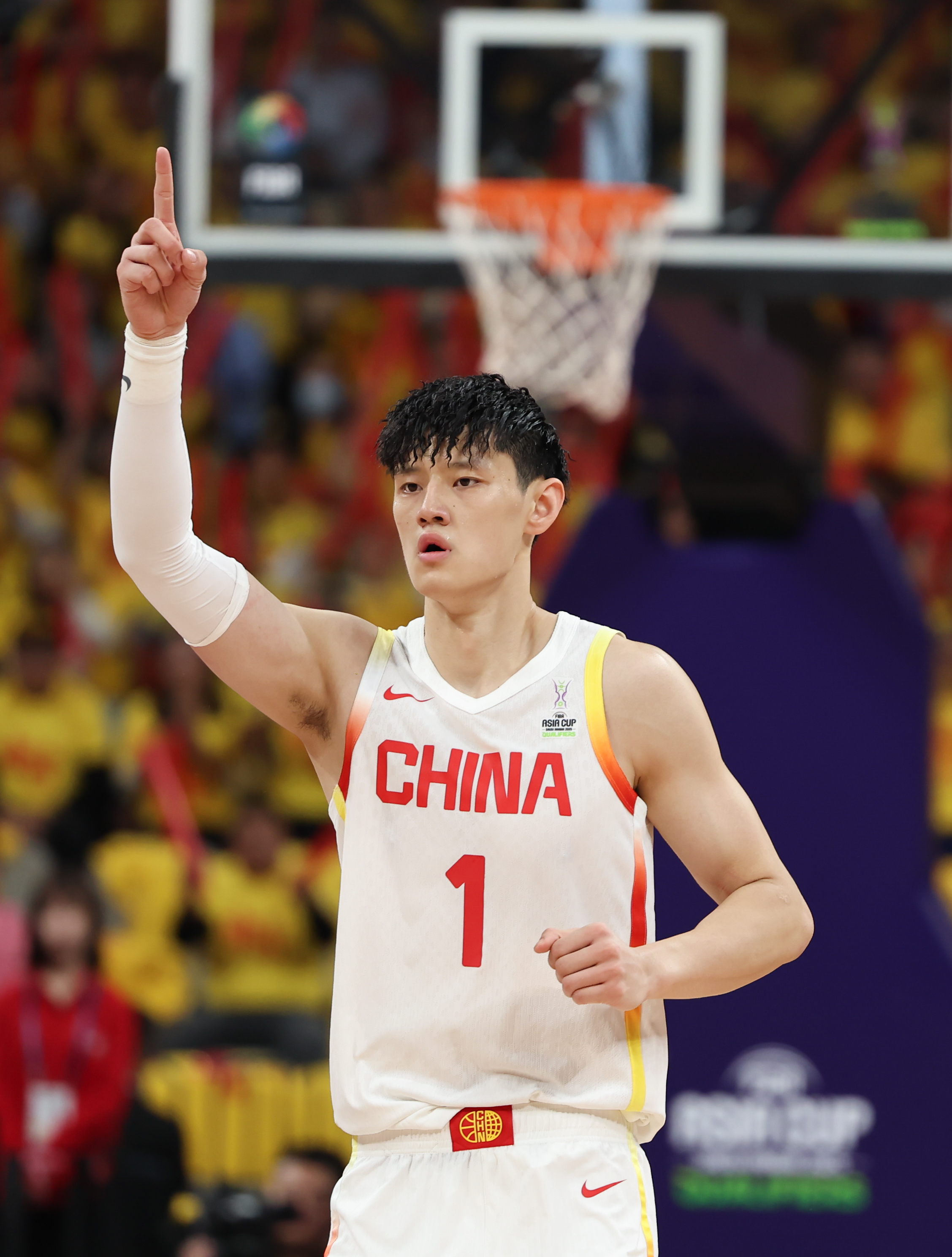 男子篮球比赛惊险拼杀中国队小胜对手