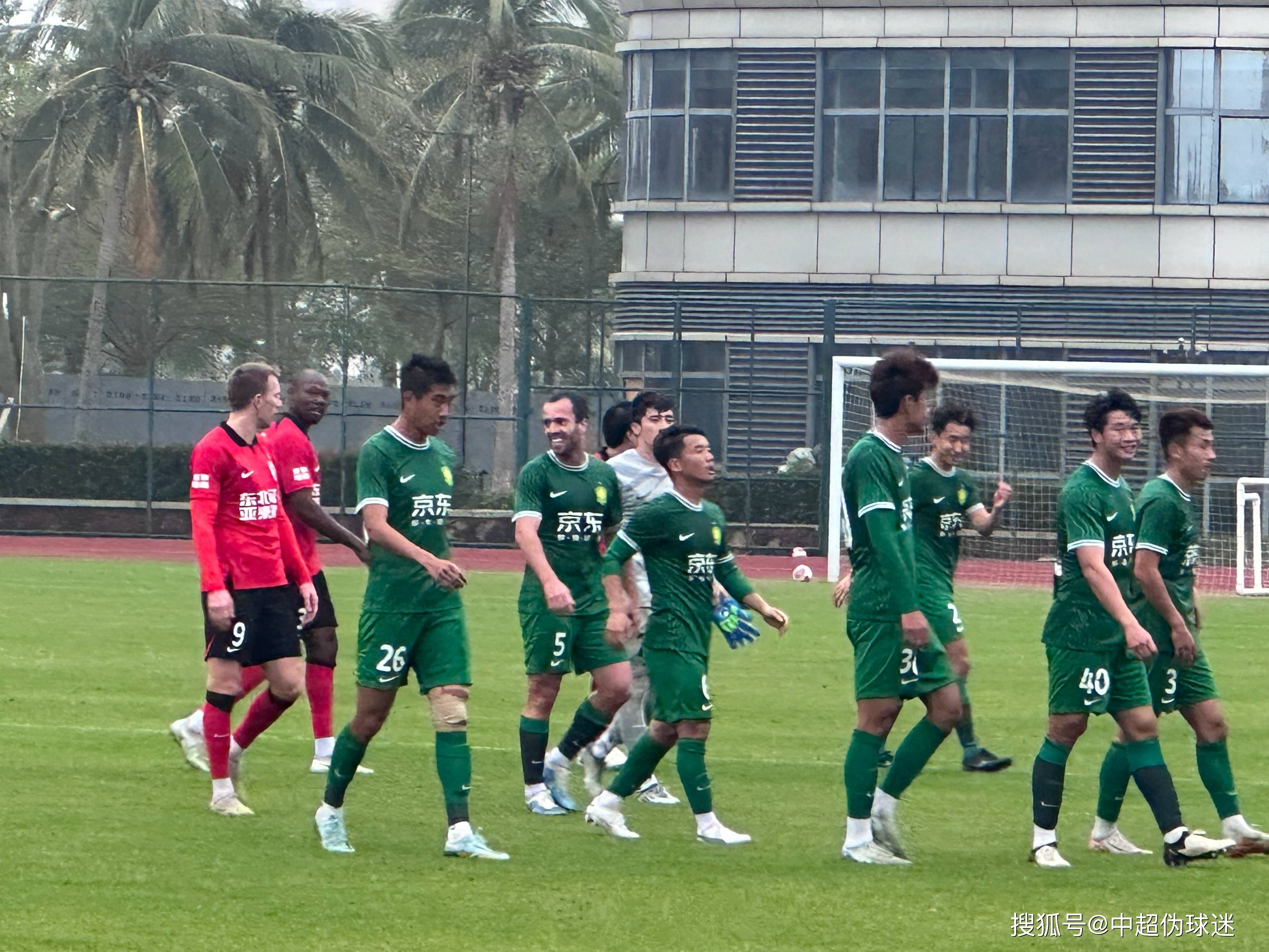 中超风起云涌，外援军团交锋观众士气高涨的简单介绍