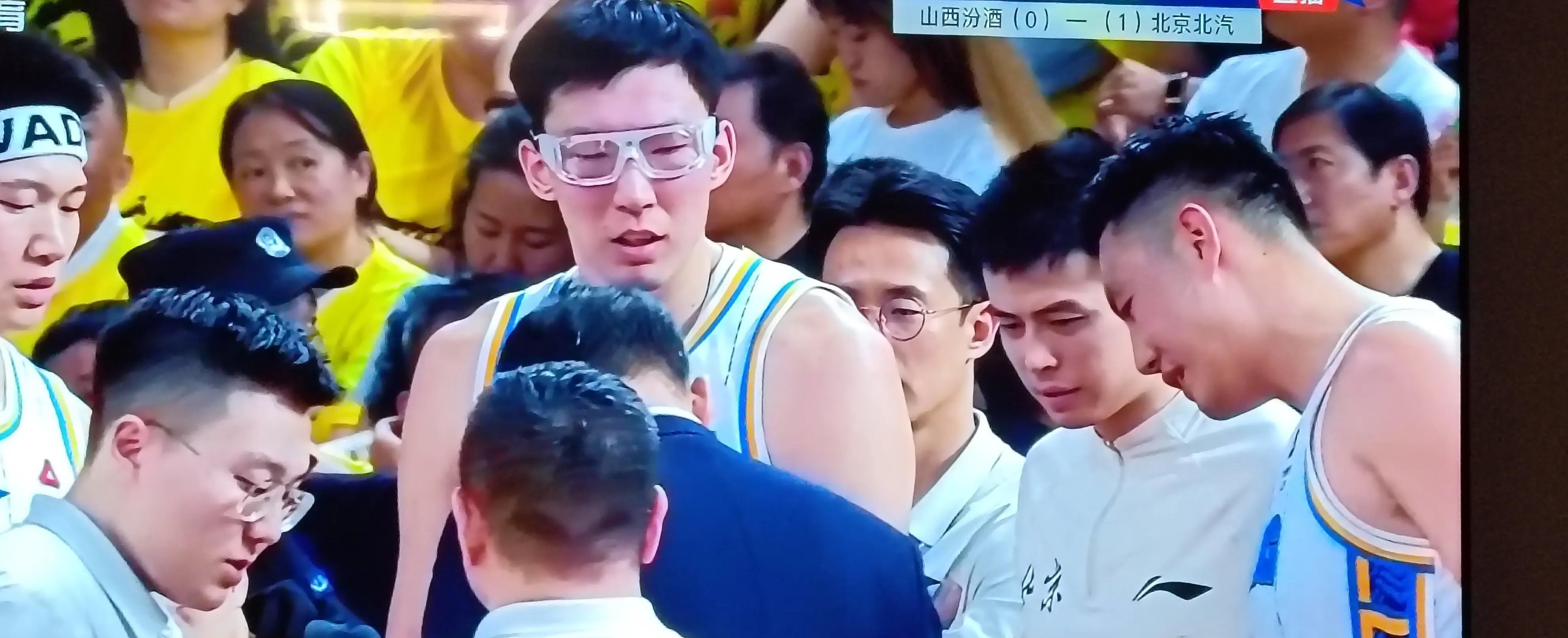 福建男篮横扫赛场，主帅大赞球员表现