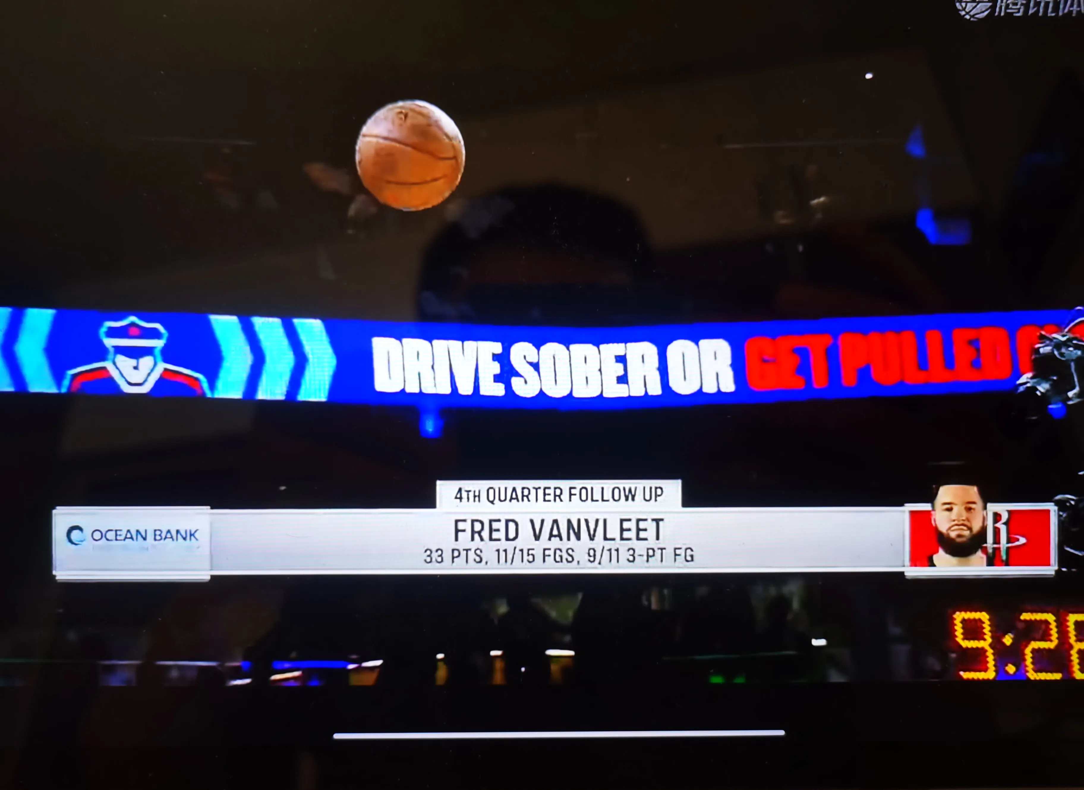 火箭队在NBA季后赛中遭遇两连败，面临淘汰