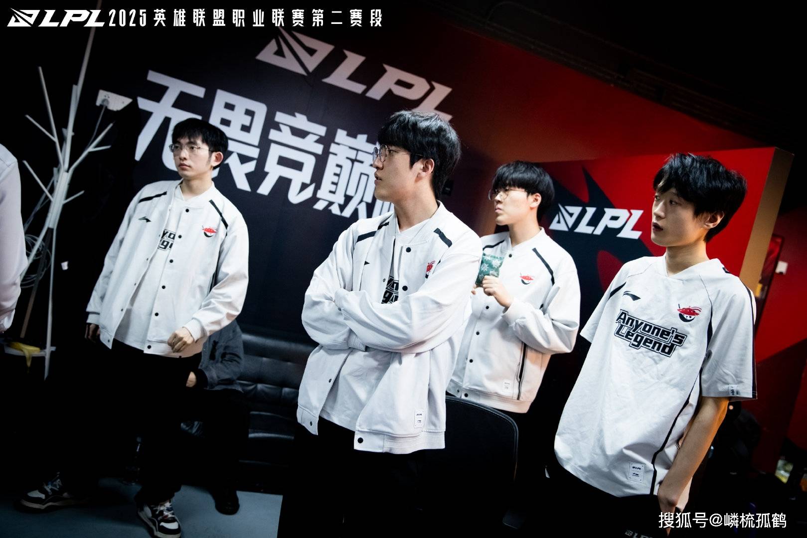 爱游戏大厅-RNG横扫FNC，Viper关键团战开团秒人焦点之战2025世界赛，技惊四座