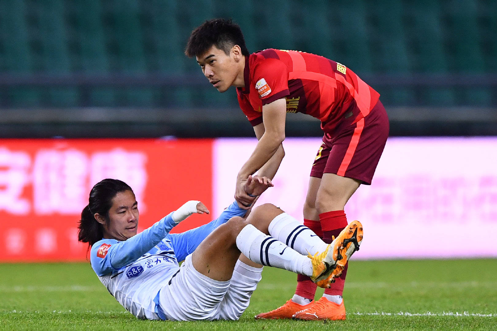 水晶宫主场难求一胜，困境难解