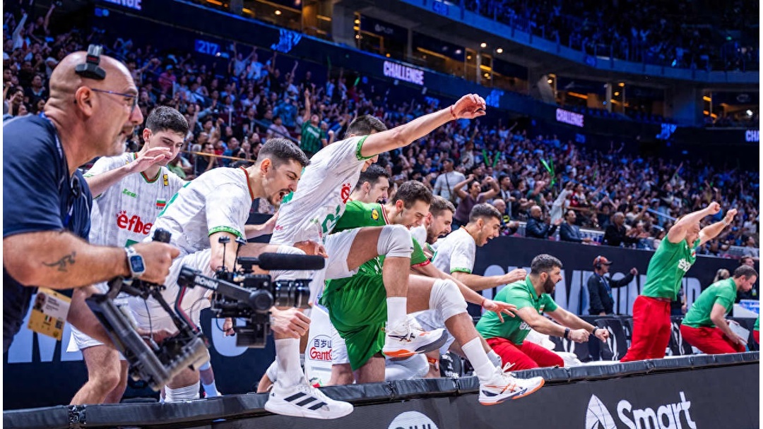 捷克队取得胜利，成功晋级下一阶段比赛的简单介绍