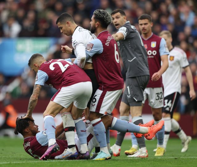 拜仰火车站胜维拉，保级形势已大为改观的简单介绍