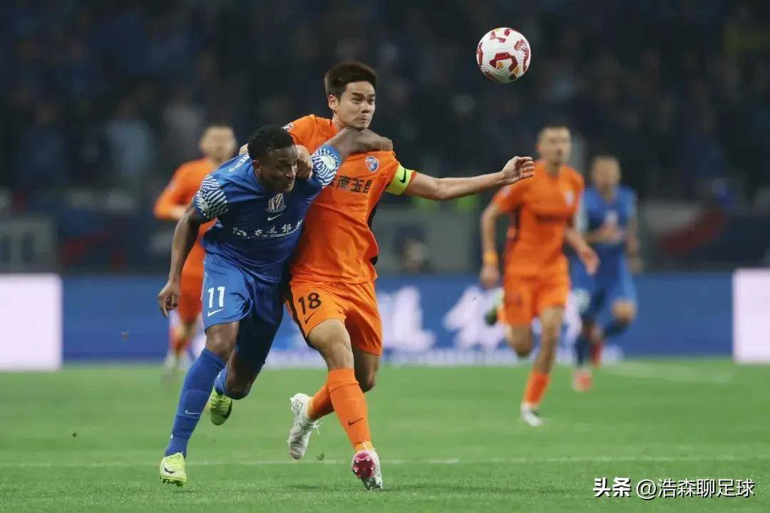 重庆力帆迎战上海绿地申花，谁将在比赛中展现出出色表现？