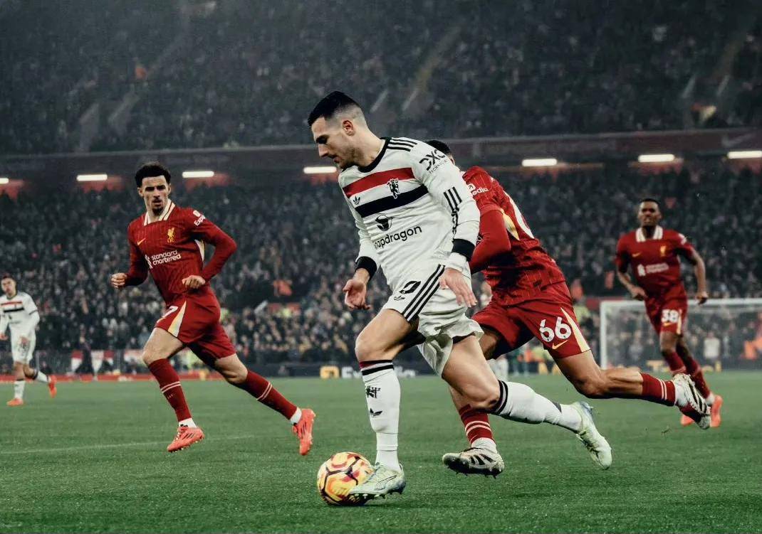 利物浦客场取胜火上加油，曼联稳健取胜占据优势