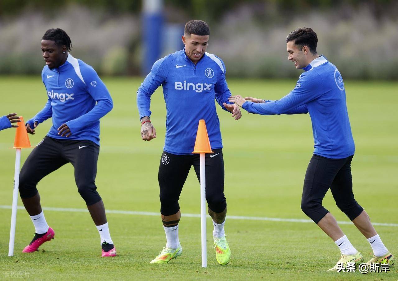 关于阿贾克斯攻势如潮，让切尔西阵容节节败退的信息