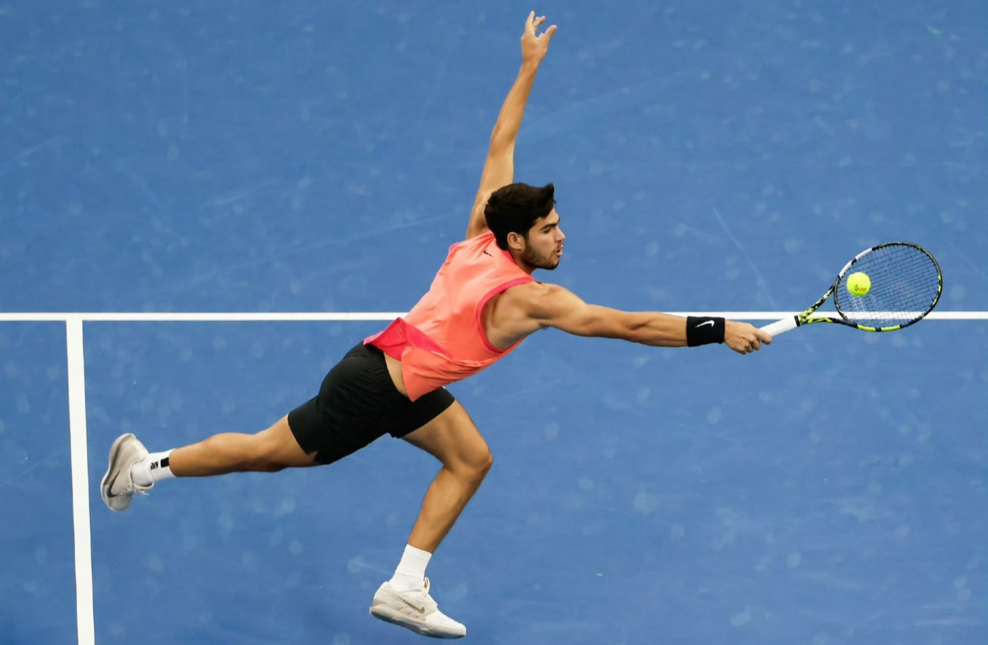 爱游戏在线-意大利网球队翻盘英国网球队，阿尔卡拉斯爆发神勇