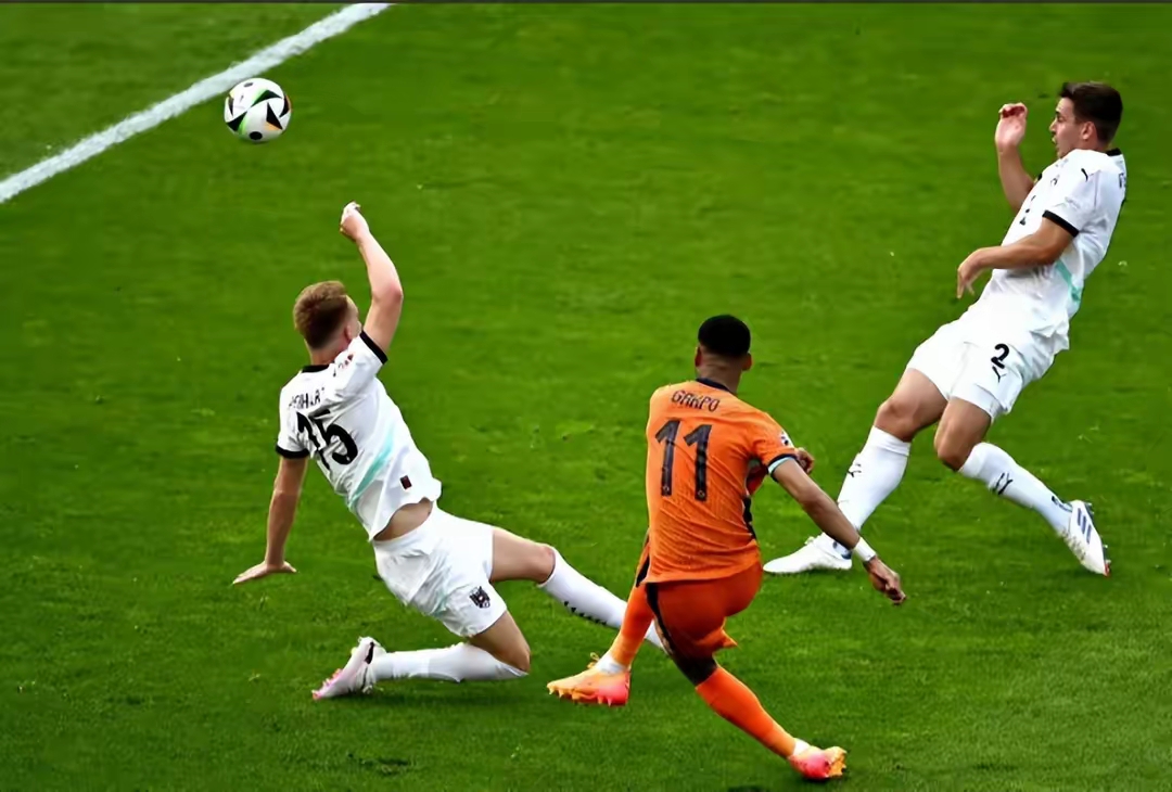 荷兰险胜挪威，梅西带队取胜