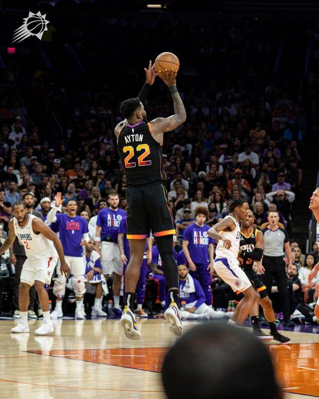 骑士完胜尼克斯，保罗高光表现