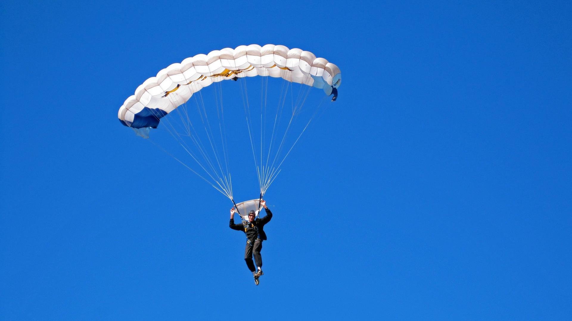 爱游戏体育-极夜终章，挪威的午夜太阳本泽马照亮胜利之路