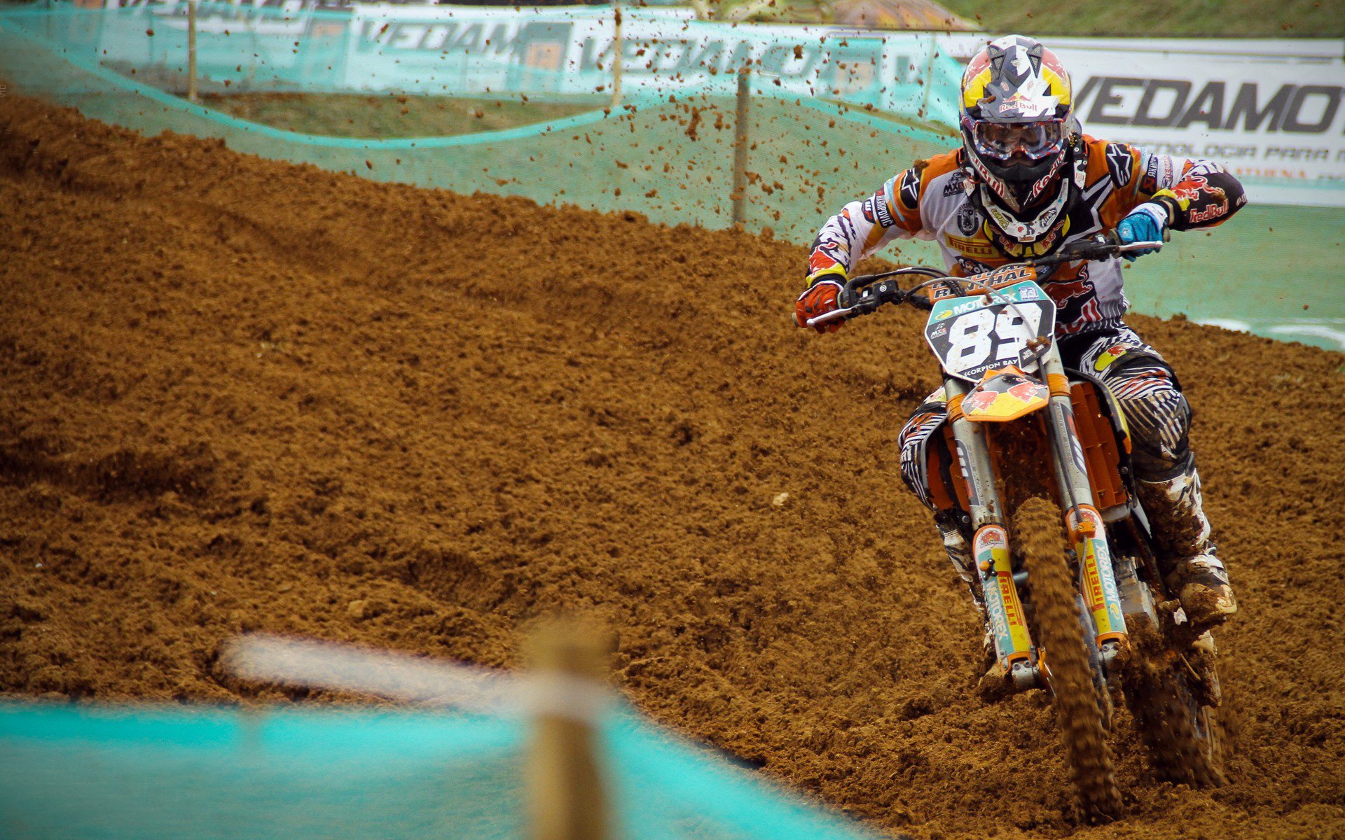 爱游戏官方-钢铁交响，活塞击碎冰川，福克斯指挥一场完美风暴