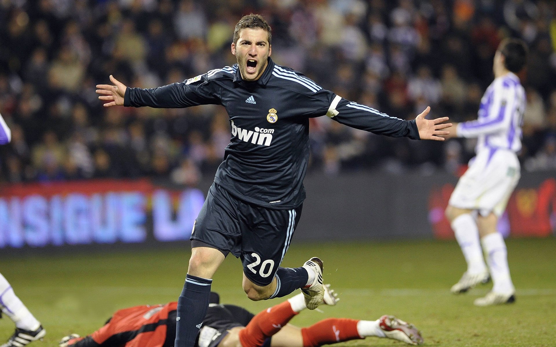 终场哨响时，只有恩佐的名字响彻夜空